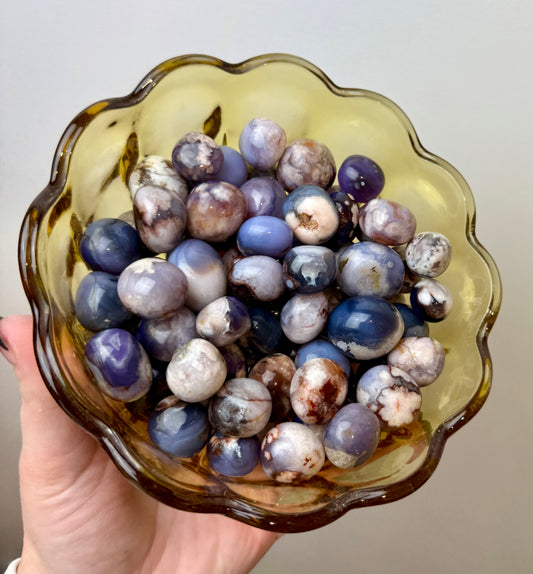 Dyed flower agate tumbles