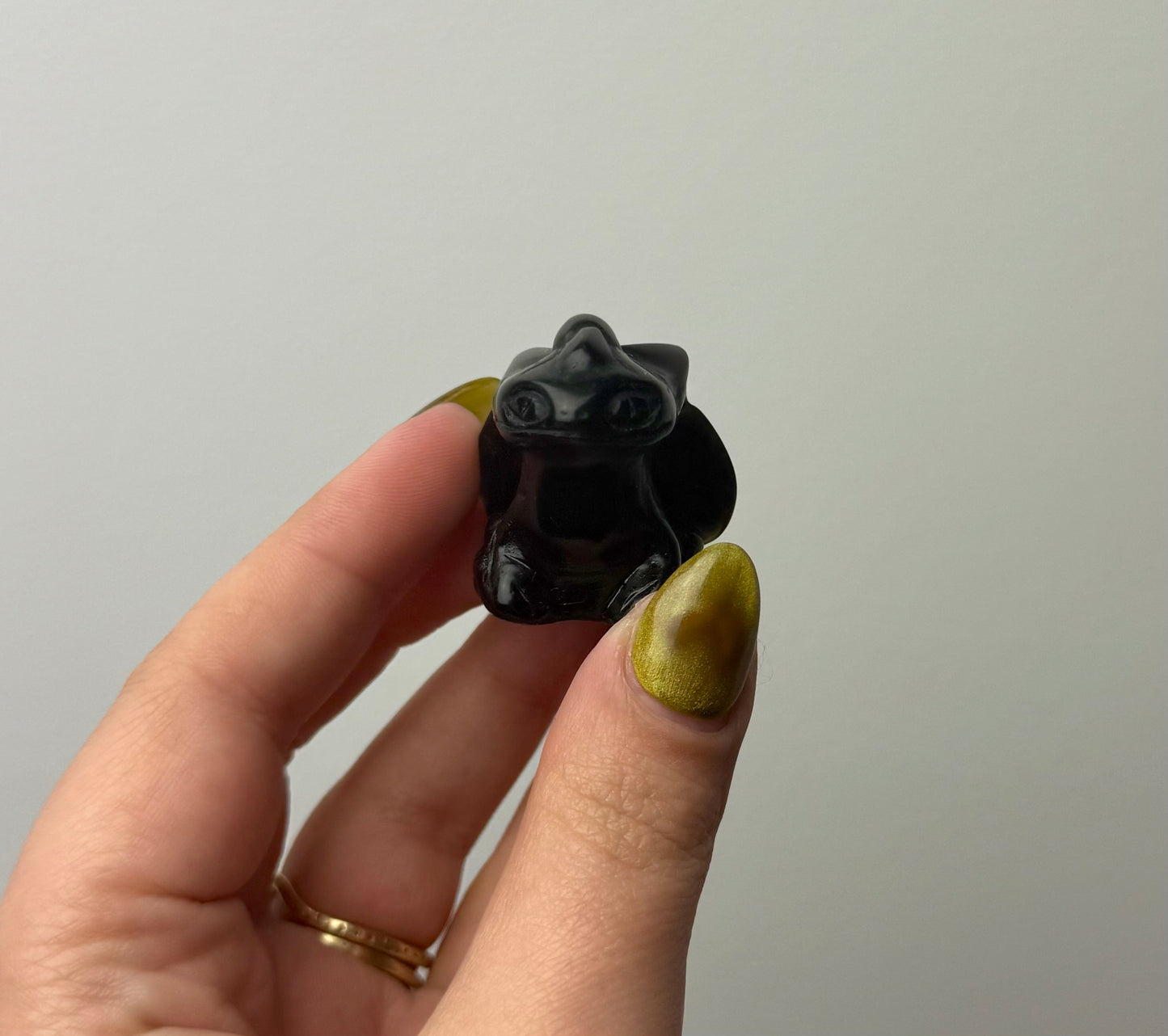Toothless dragon carving