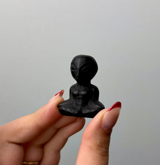 Obsidian alien carving
