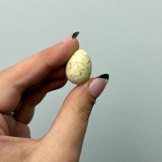 Dyed Howlite mini egg