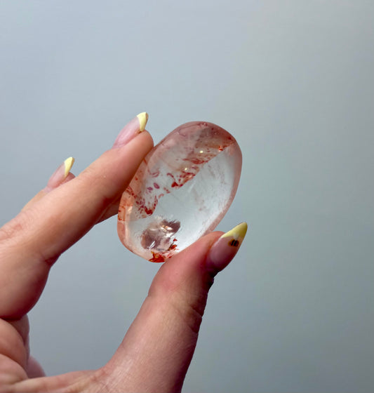 Dyed quartz palm stone