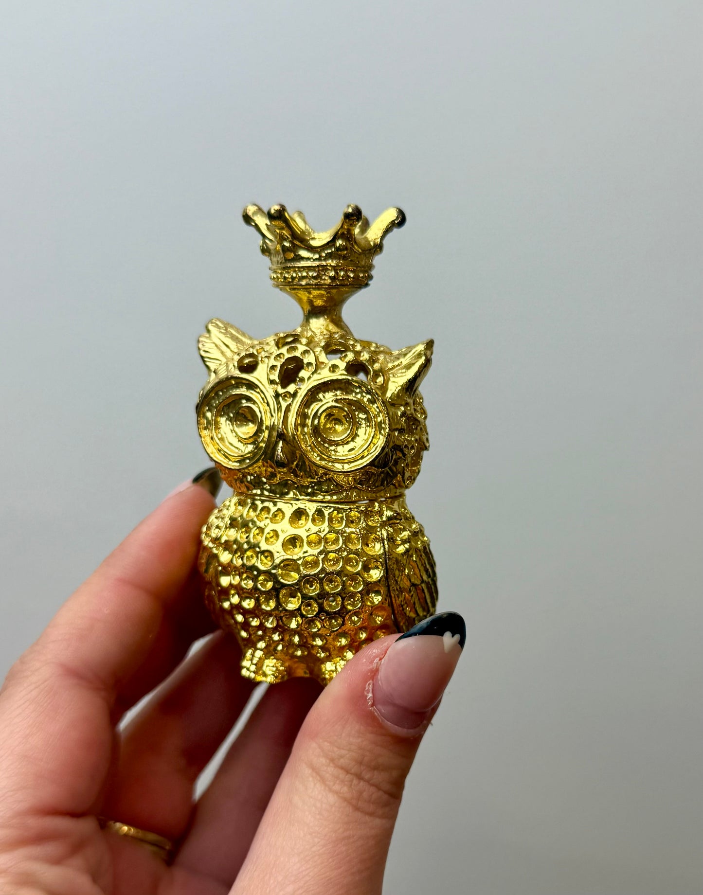 Owl sphere stand