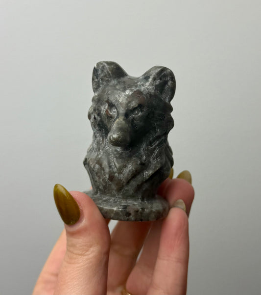 Yooperlite wolf carving