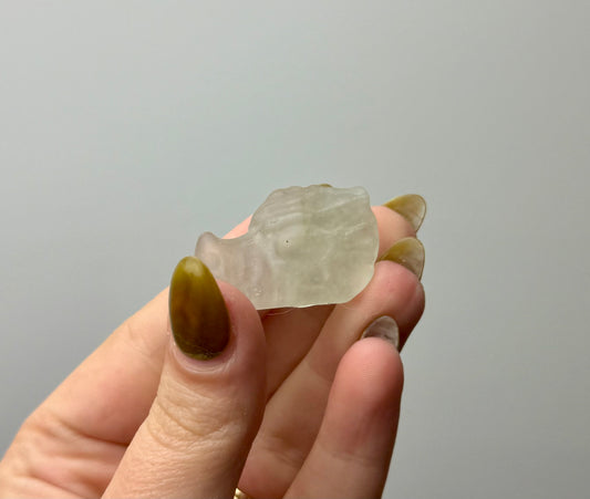 Fluorite dragon head carving