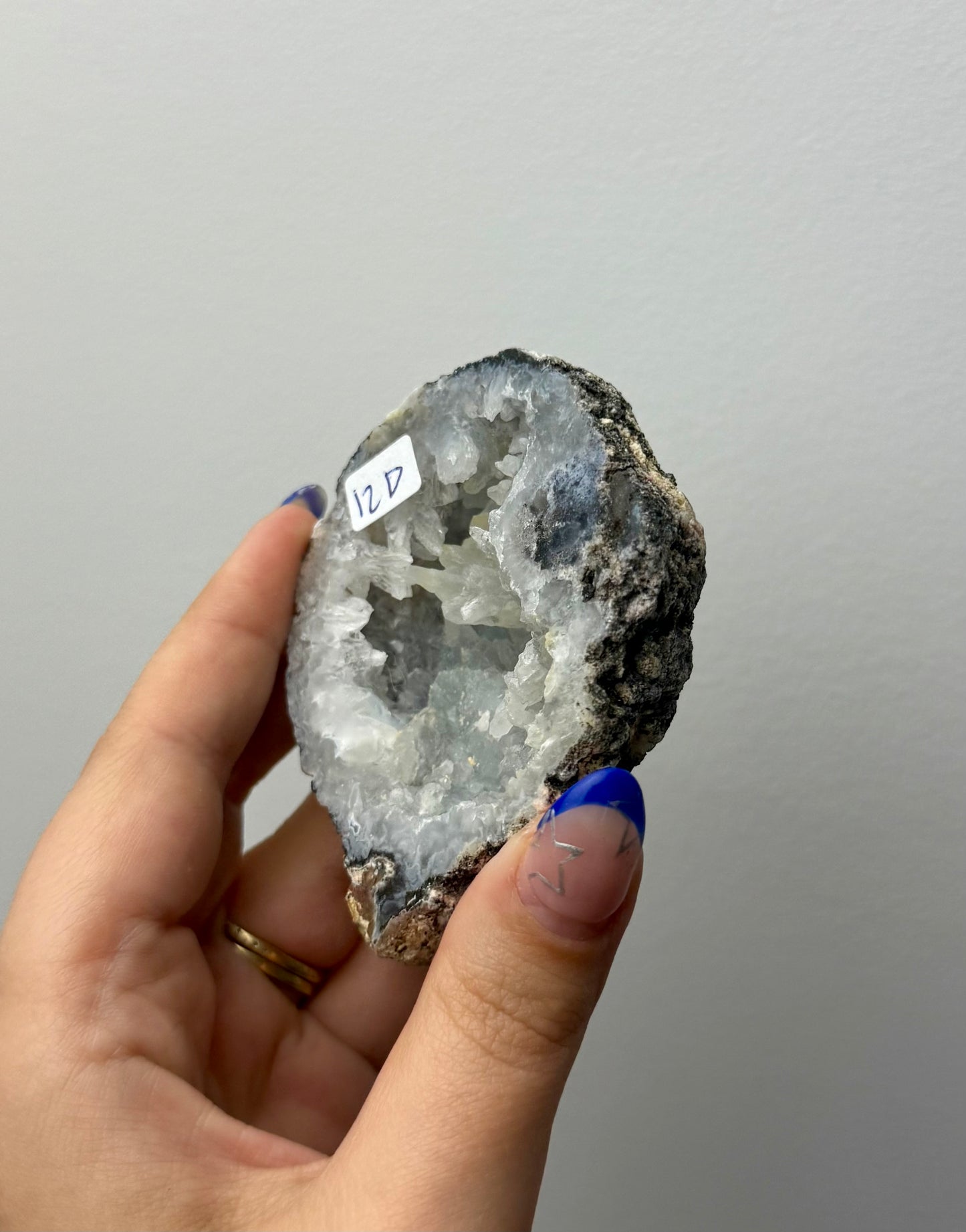 Quartz geode half D