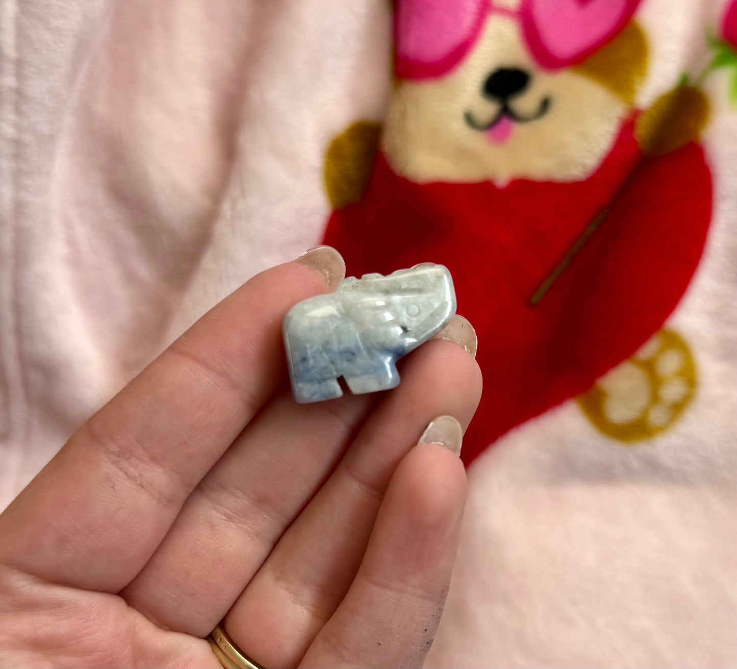 Light sodalite elephant carving