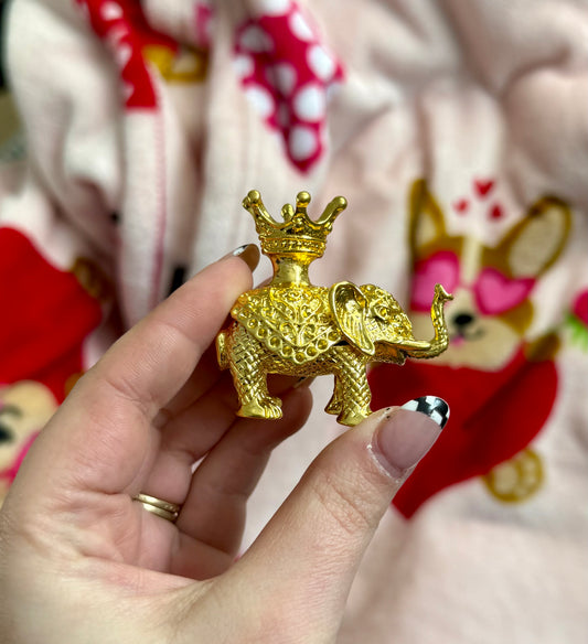 Gold elephant sphere stand