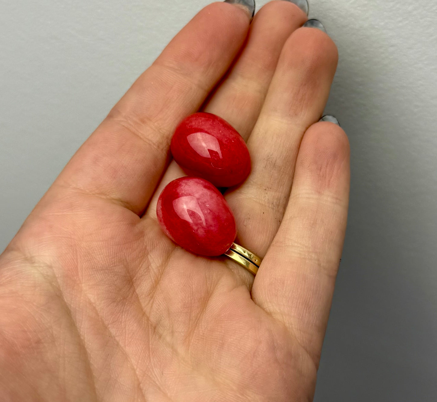 Dyed quartz mini eggs