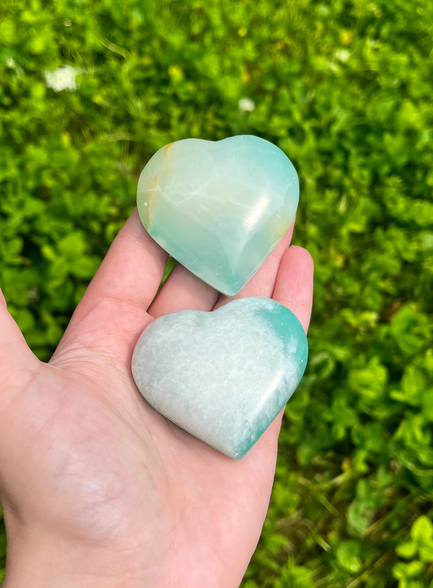 Dyed onyx heart carvings