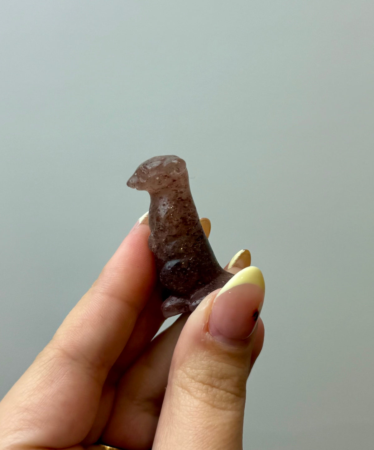 Strawberry quartz meerkat carving