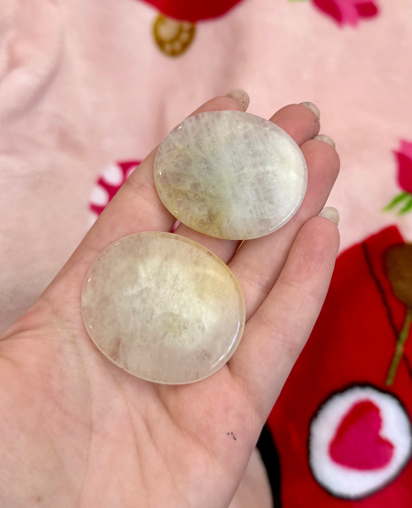 Quartz with a little golden healer flat stones