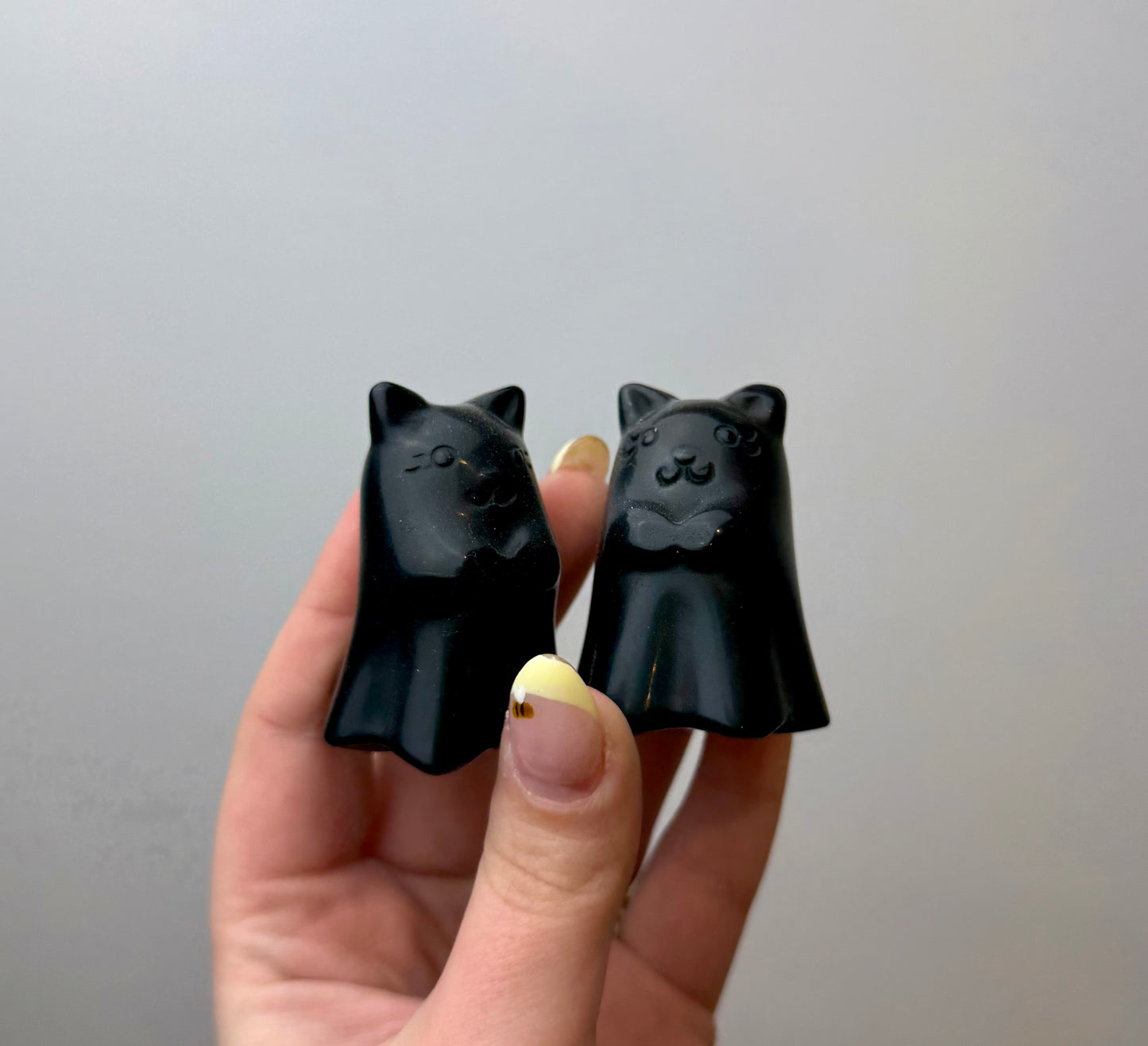 Obsidian ghost cat carvings