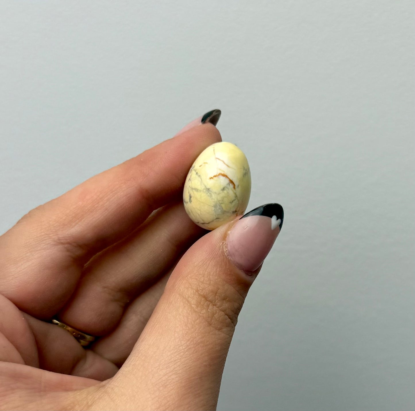 Dyed Howlite mini egg