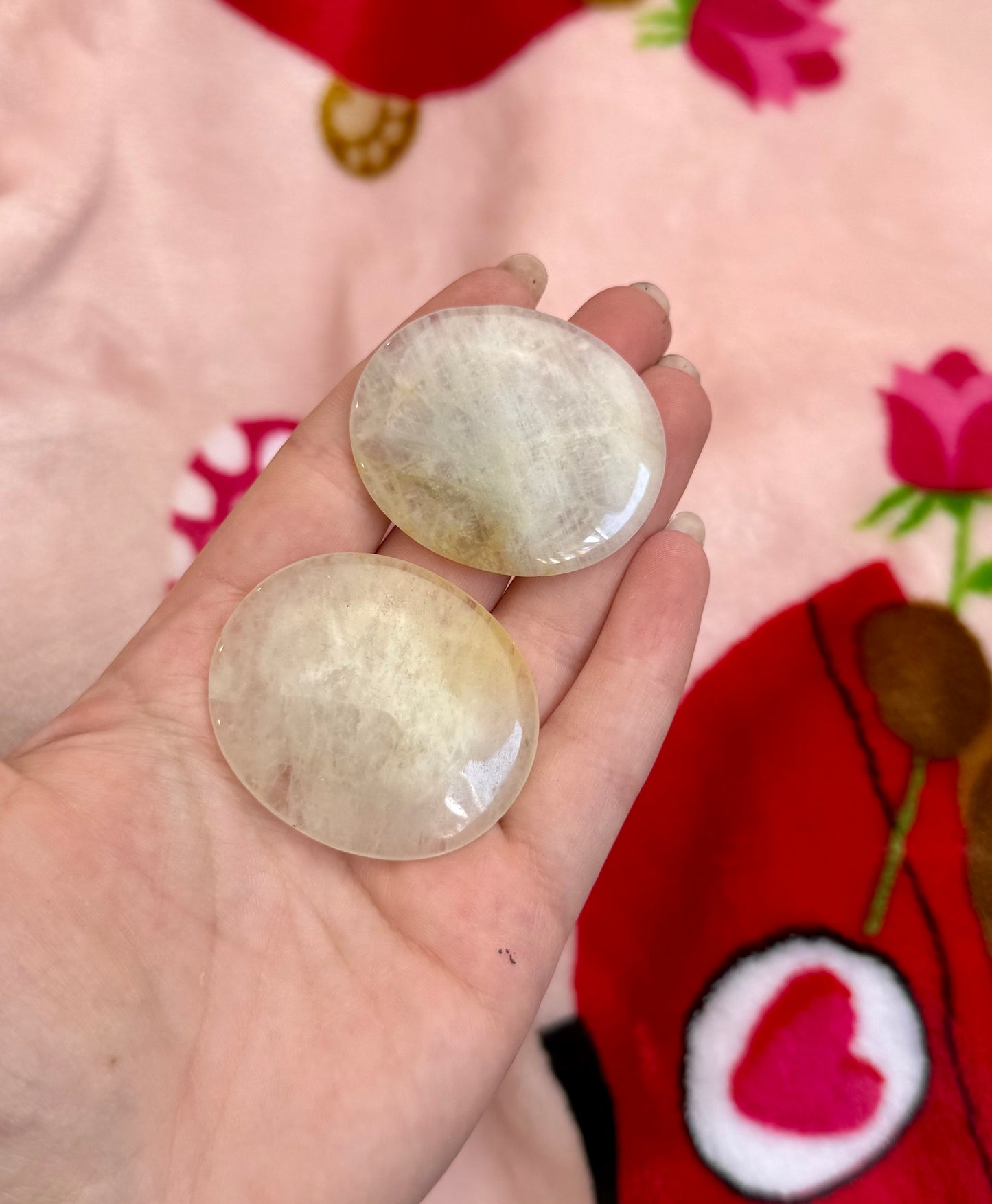 Quartz with a little golden healer flat stones