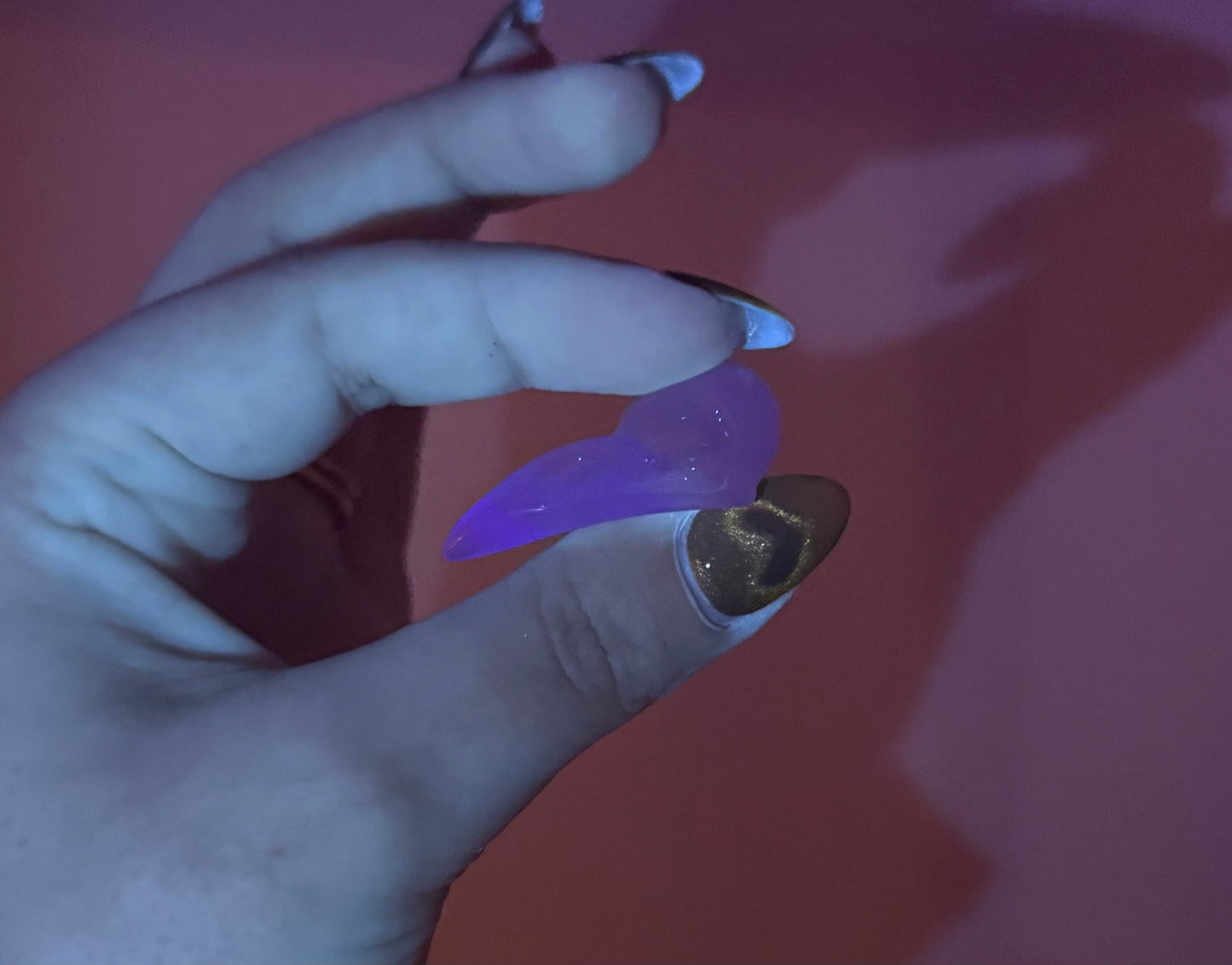 Fluorite raven skull carving