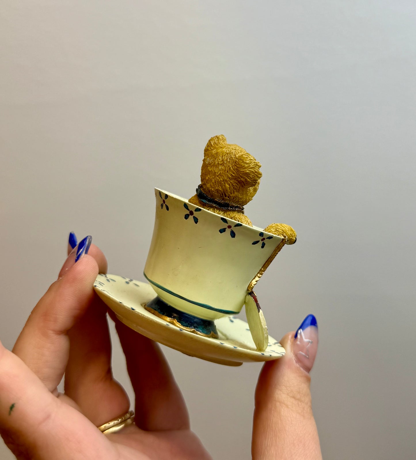 Teddy bear teacup figurine thrifted find ￼