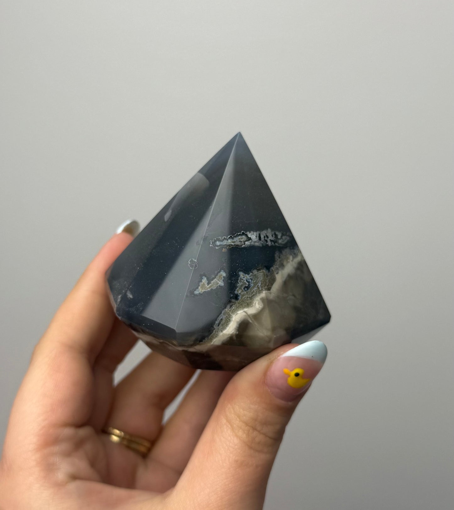 Volcano agate 3D diamond carving