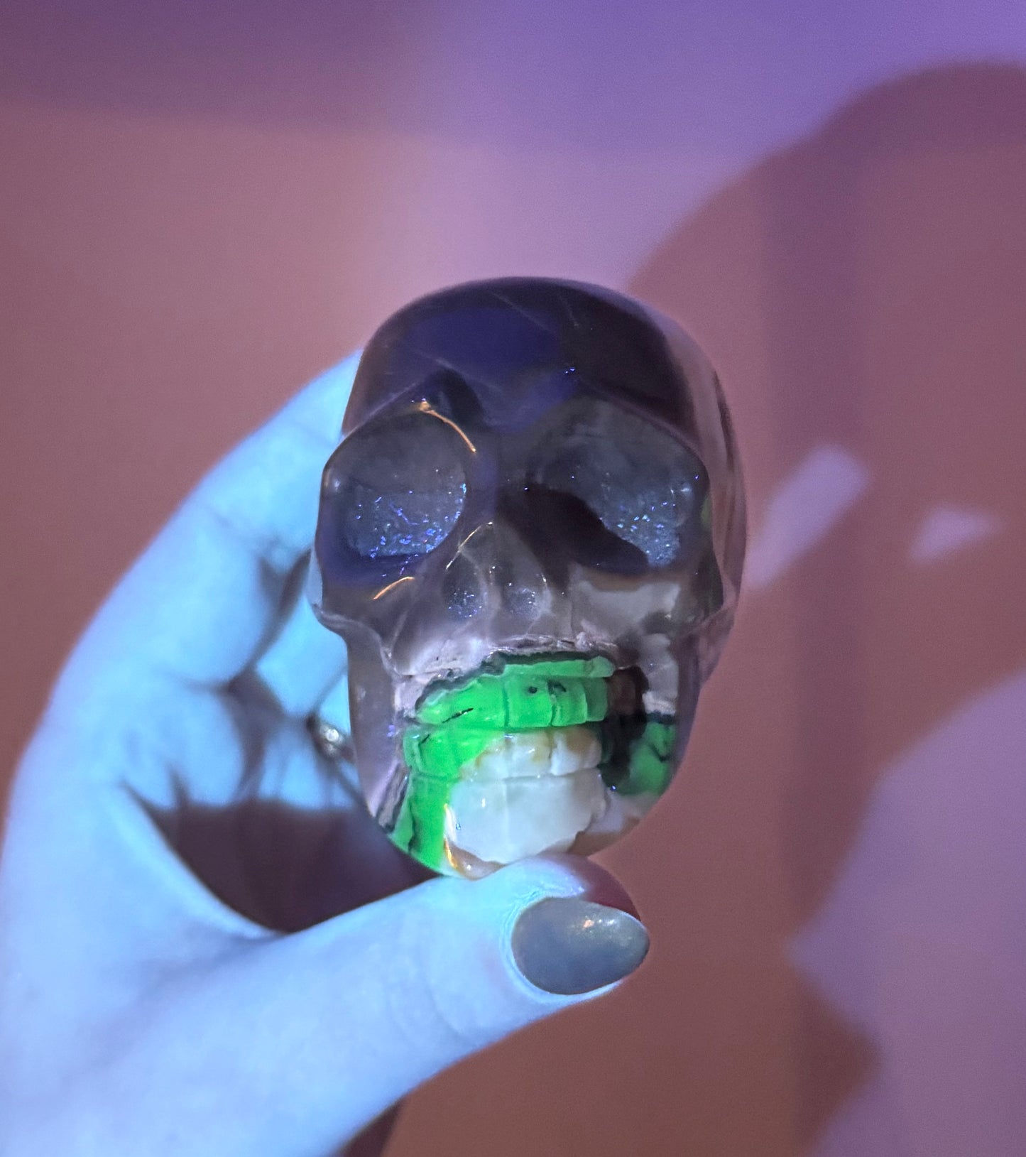 Volcano agate skull carving