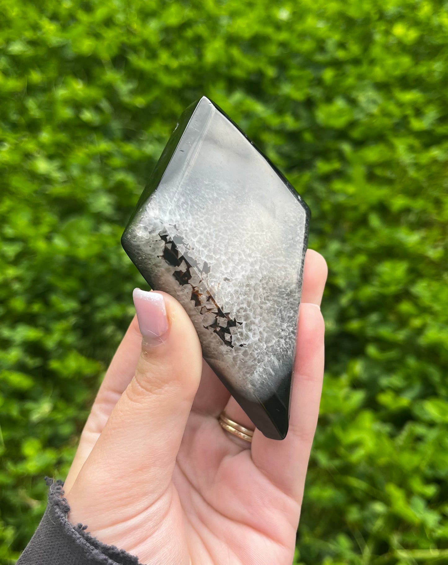 Black agate diamond carving