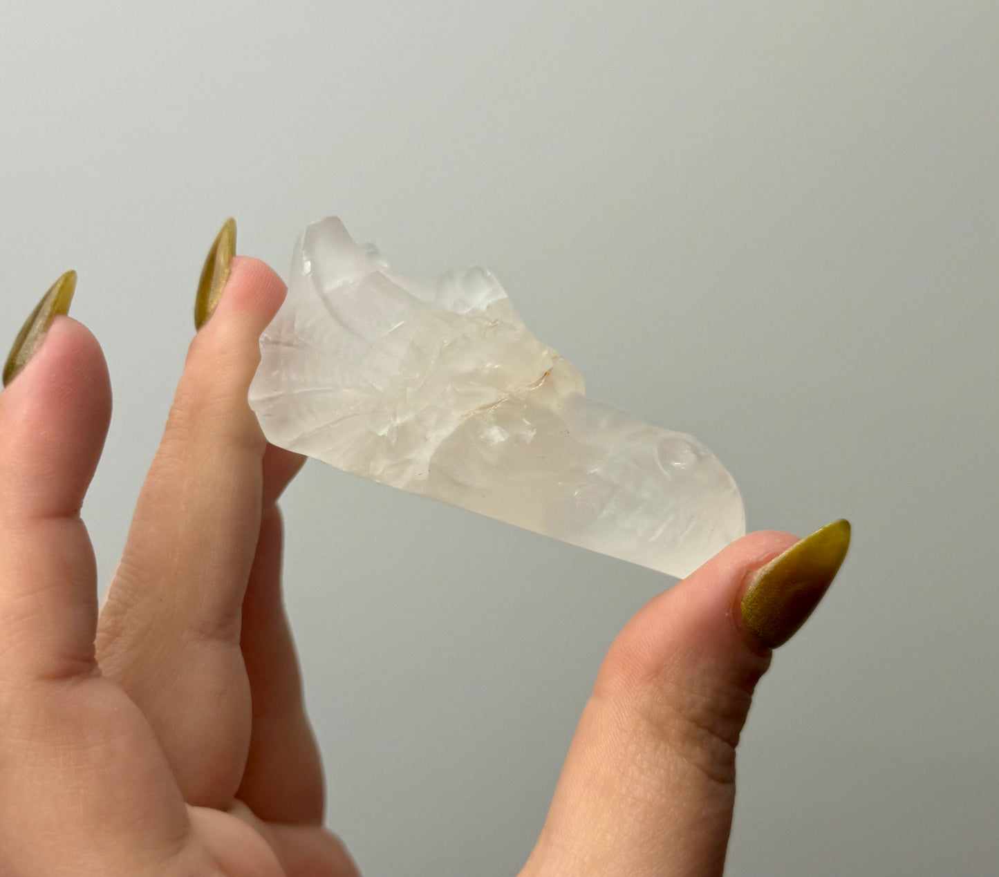 Quartz dragon head carving