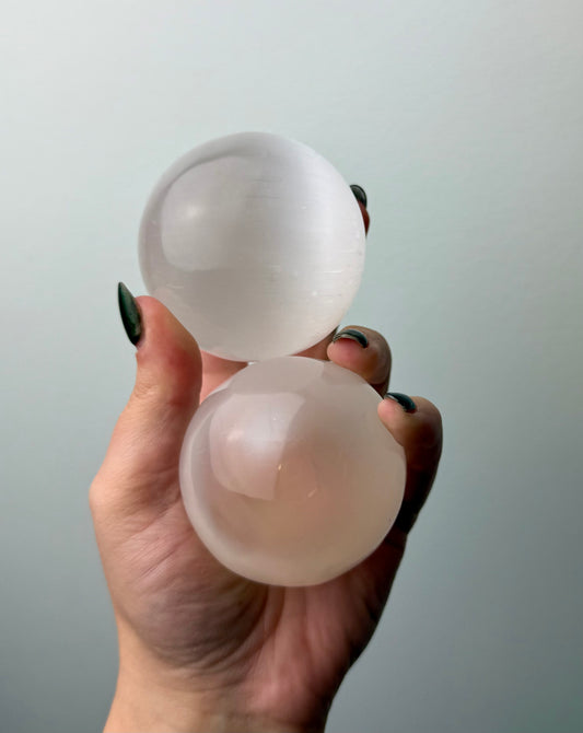 Satin spar spheres