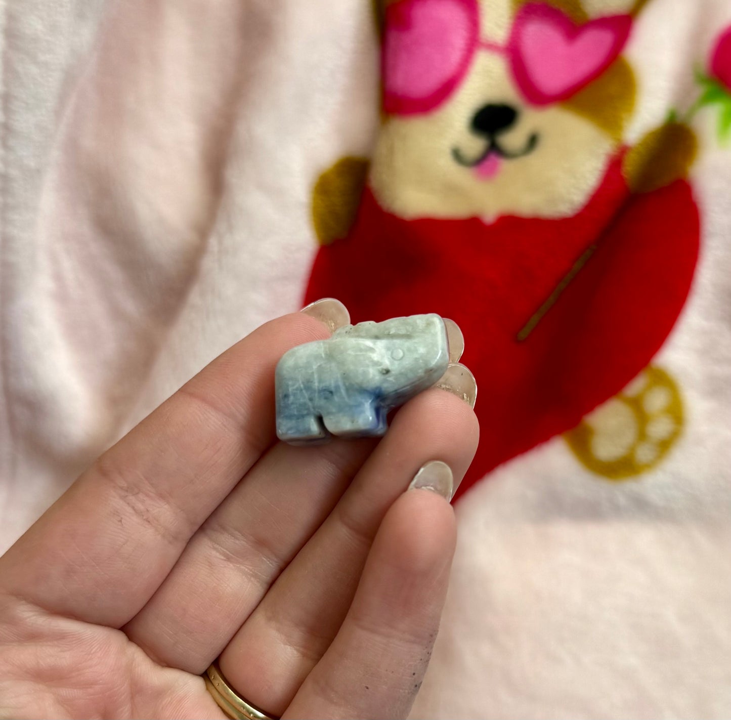 Light sodalite elephant carving