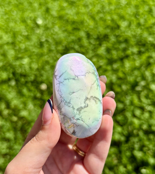 Aura howlite palm stone
