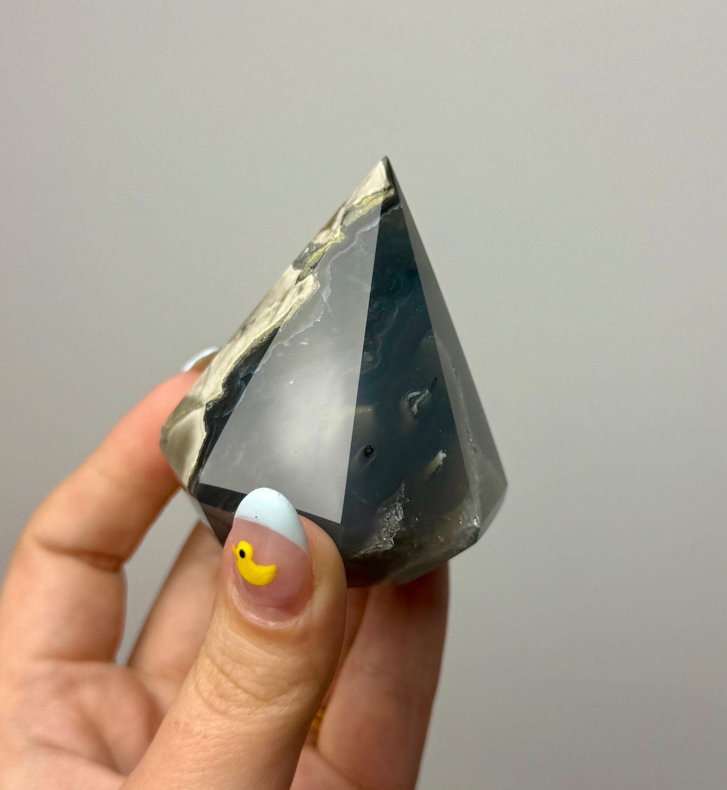 Volcano agate 3D diamond carving