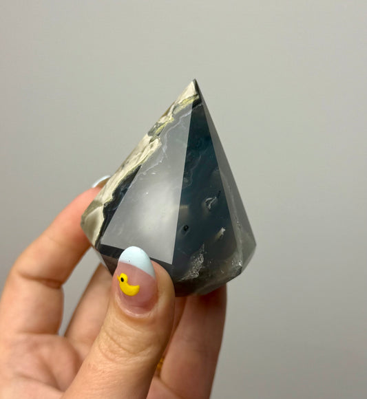 Volcano agate 3D diamond carving