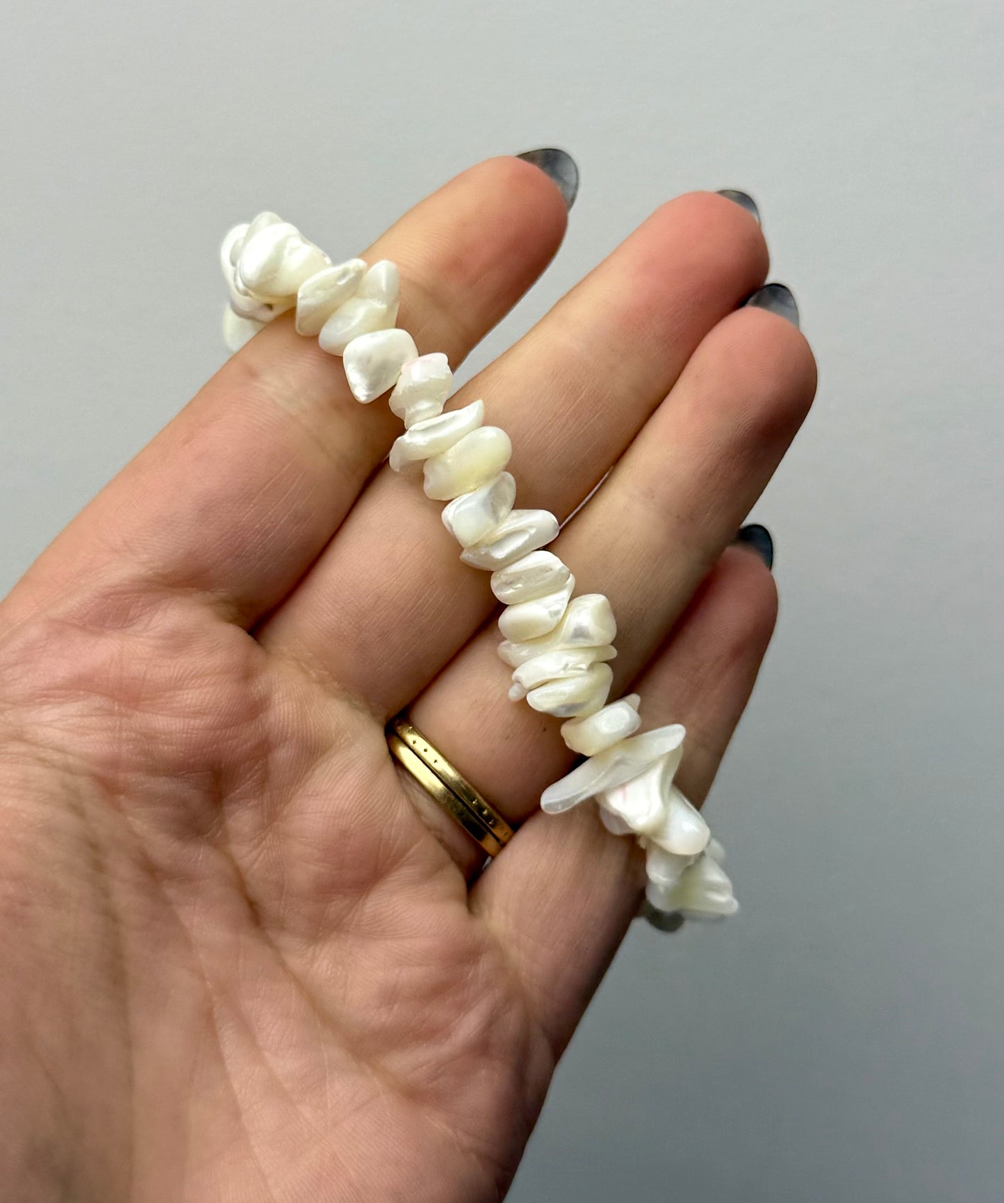 Mother of pearl chip bracelet