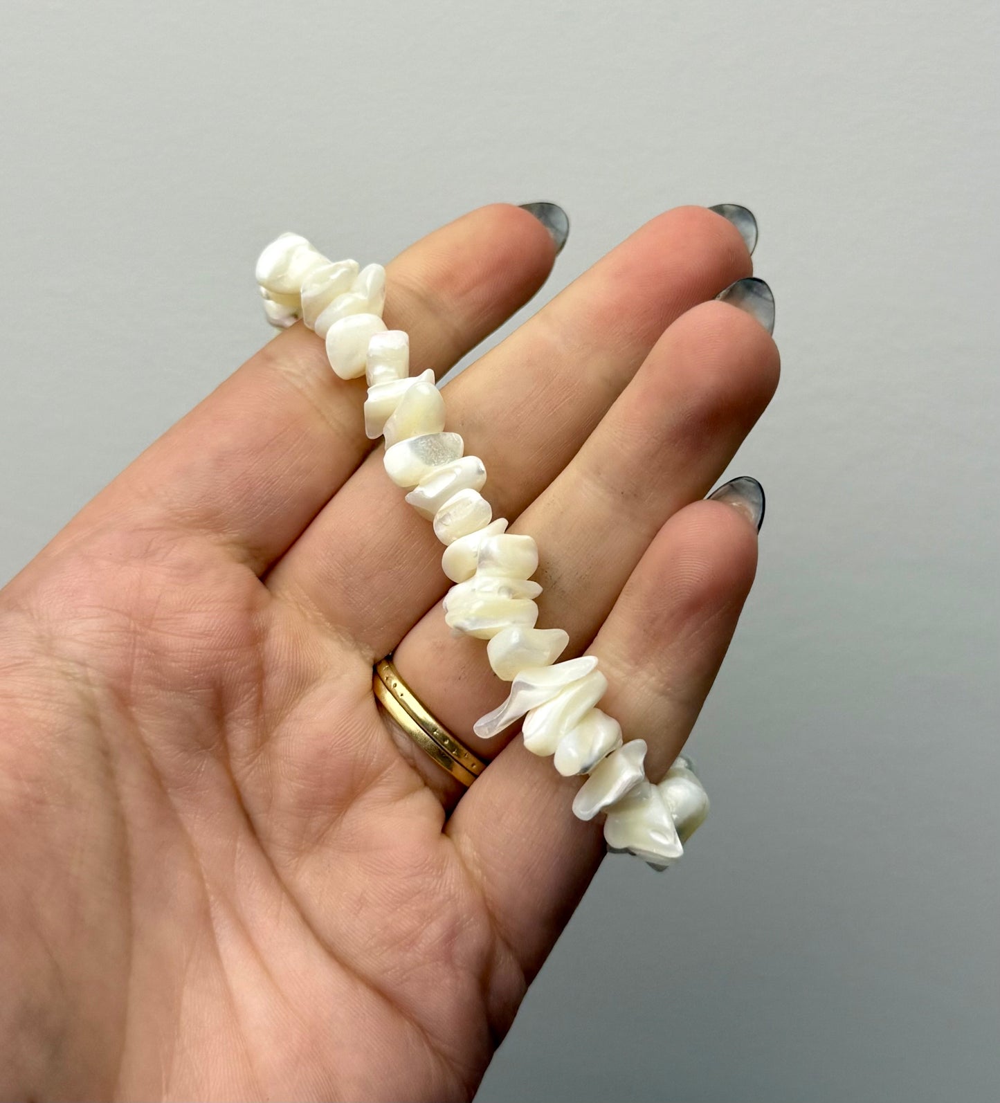 Mother of pearl chip bracelet