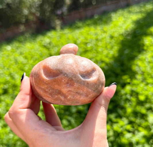 Peach stone jade jack-o’-lantern pumpkin carving ￼