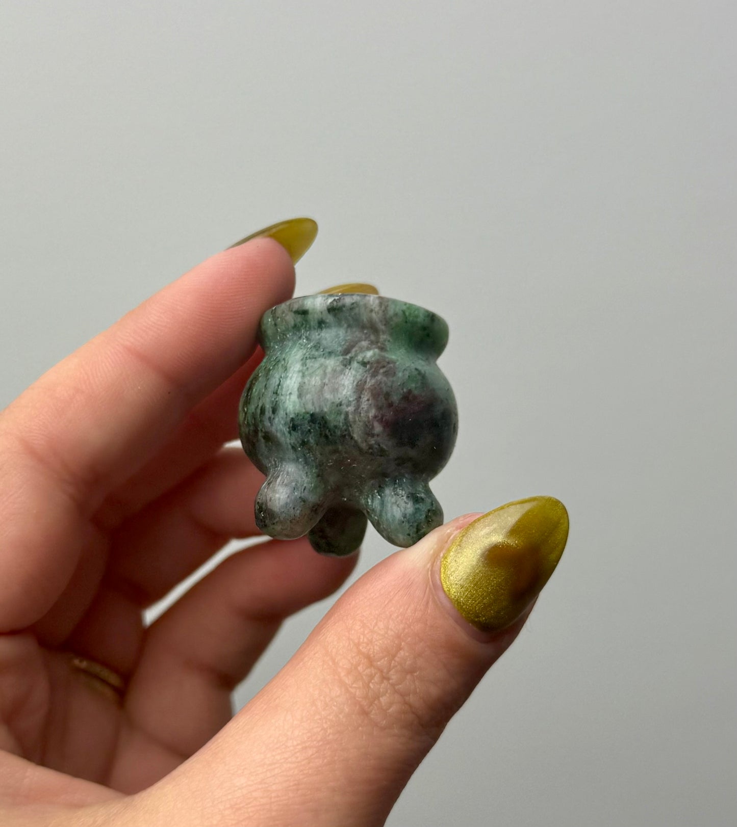 Zoisite cauldron carving