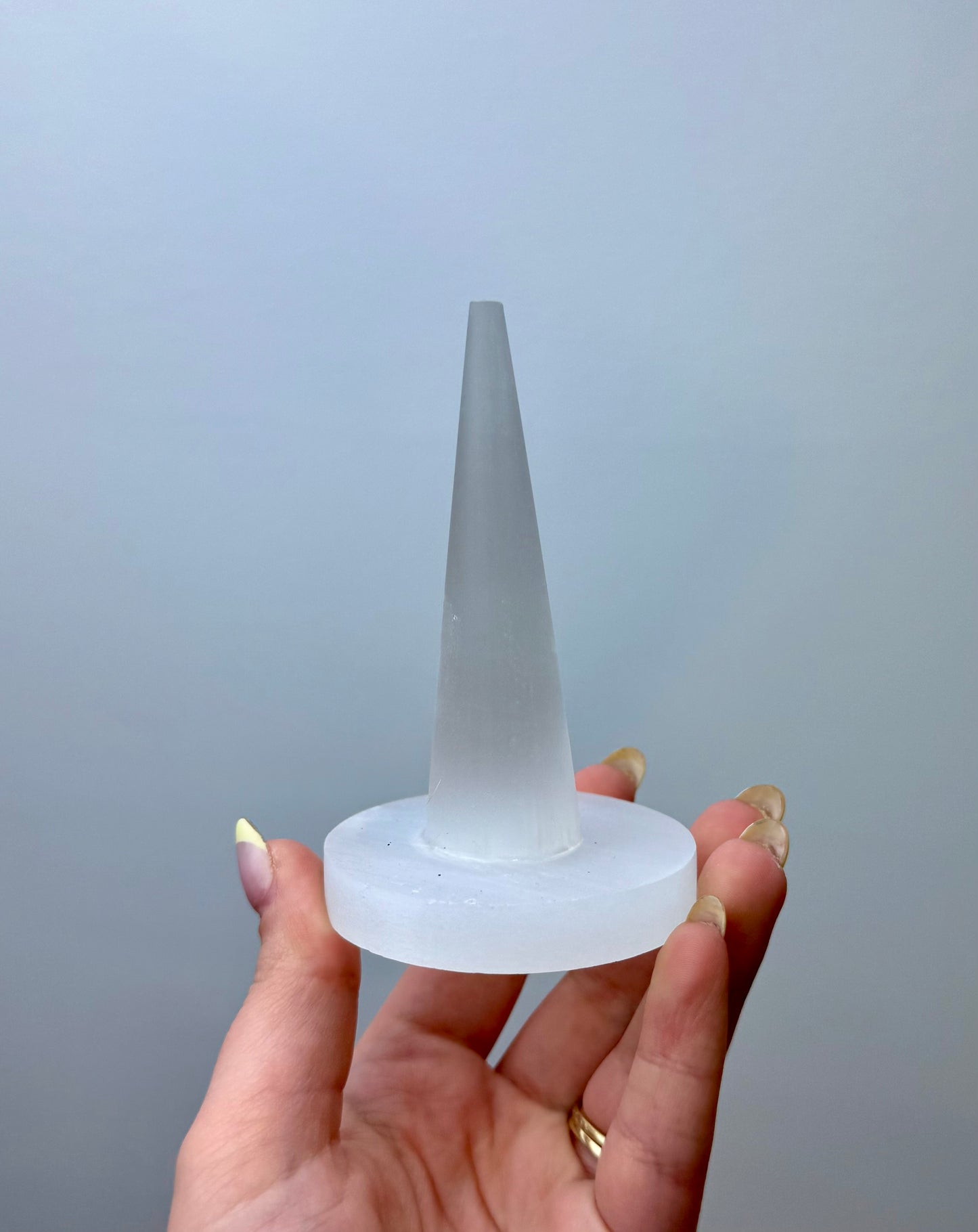 Satin spar ring holder
