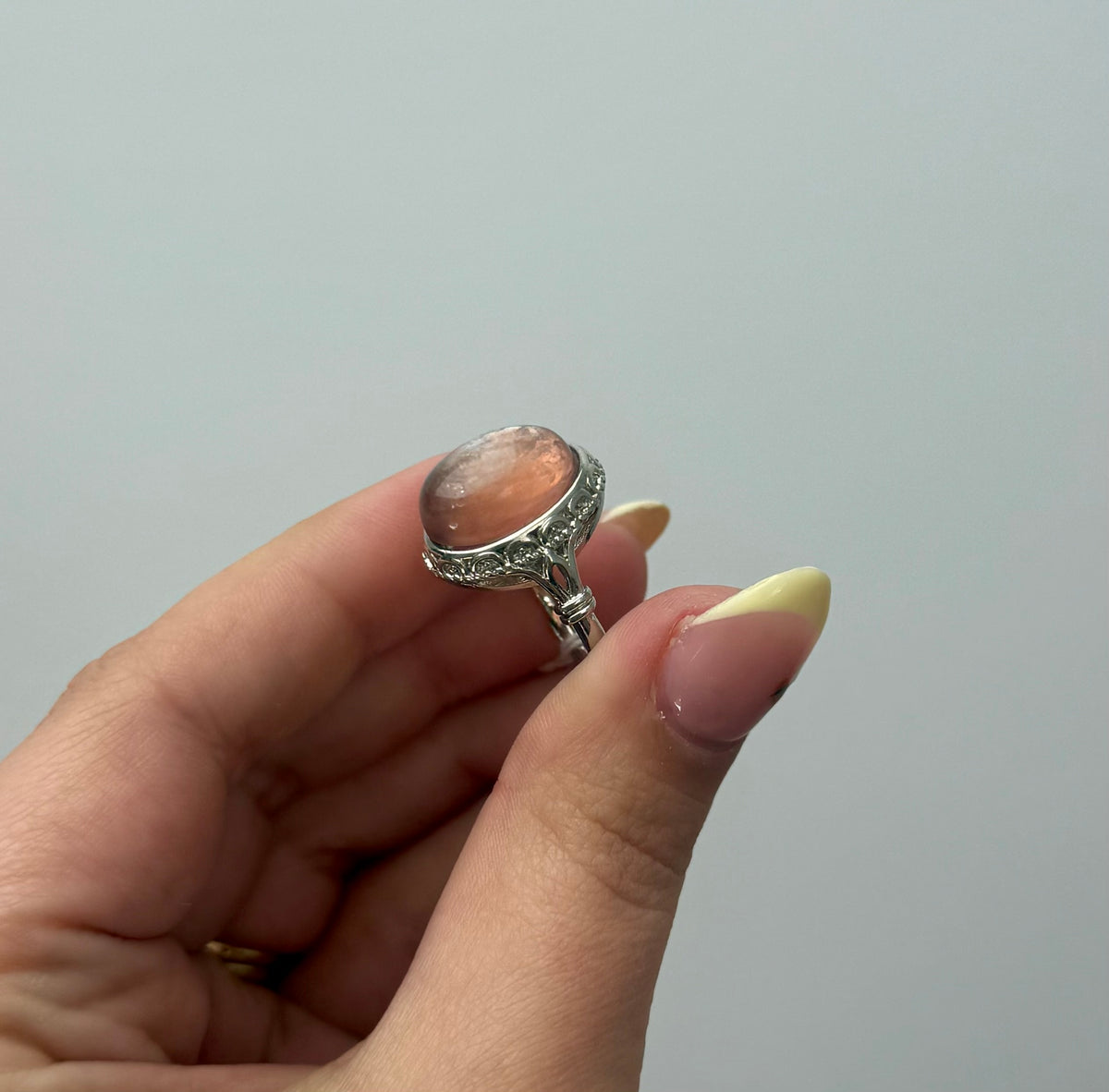 Dyed mica adjustable ring