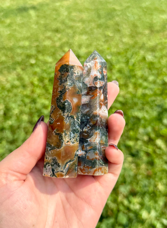 Dyed moss agate towers