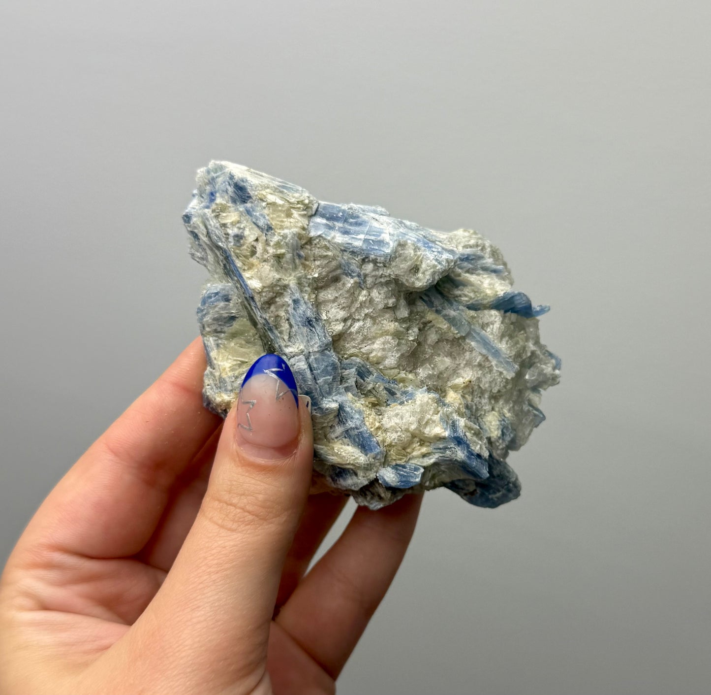 Blue kyanite specimen