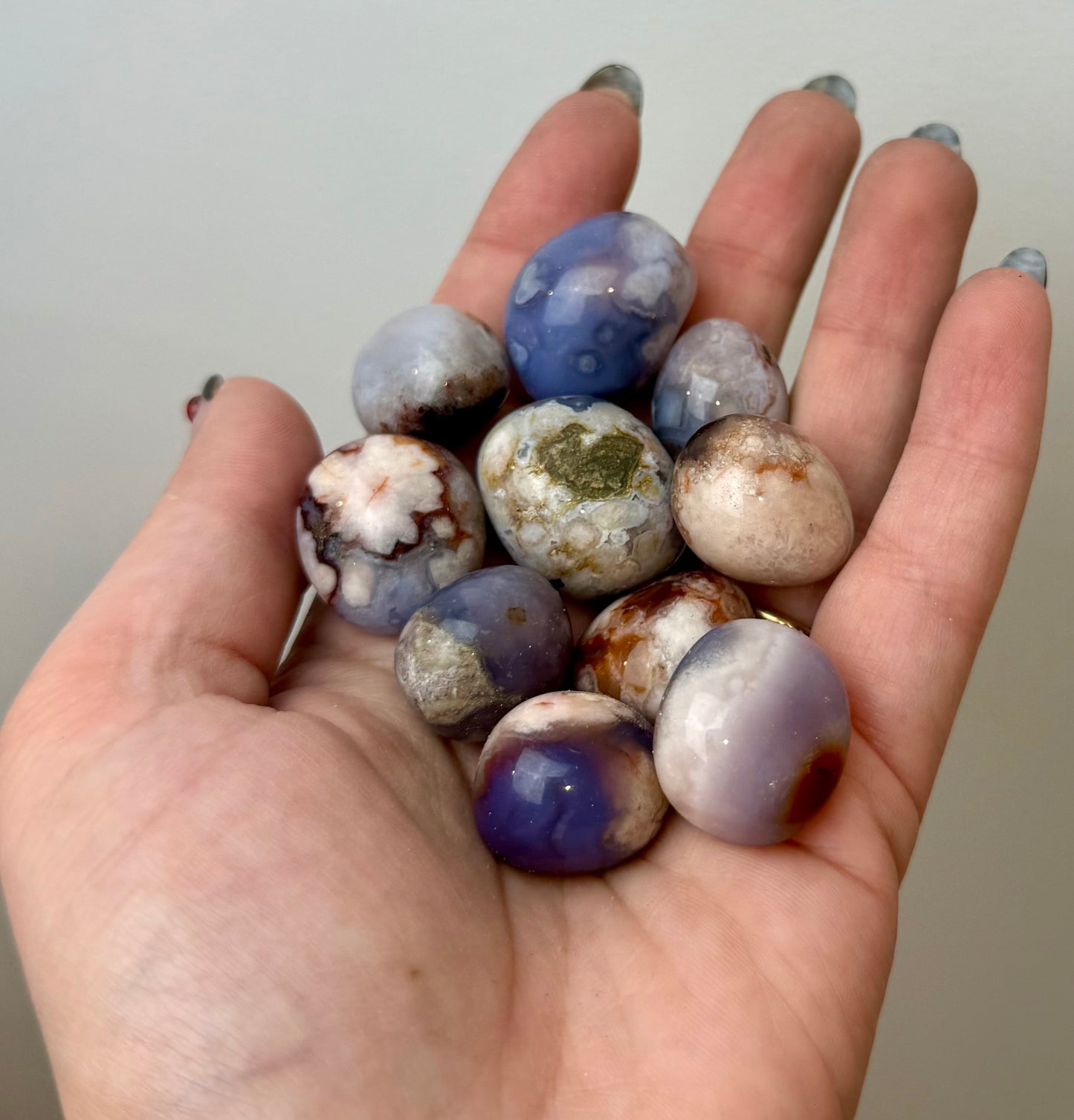 Dyed flower agate tumbles