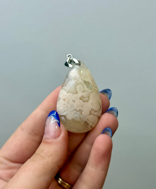 Flower agate pendant