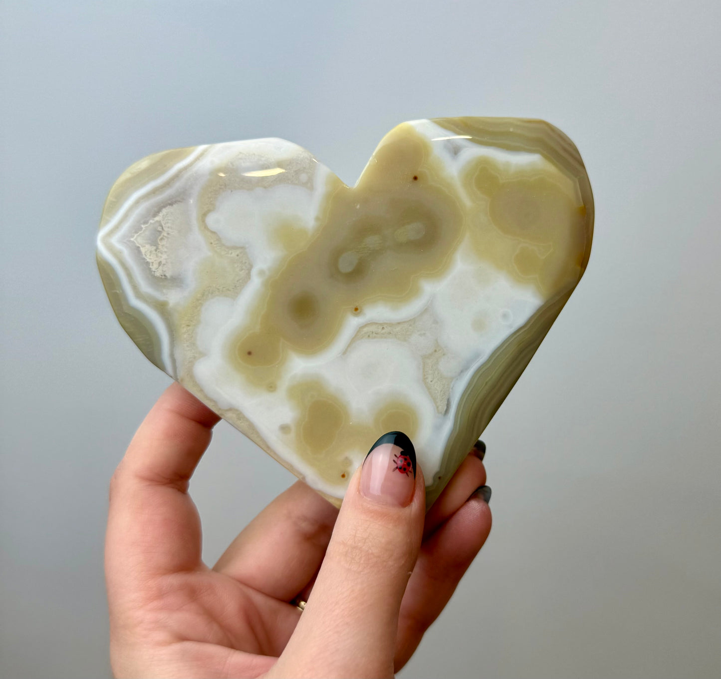 Druzy agate heart carving