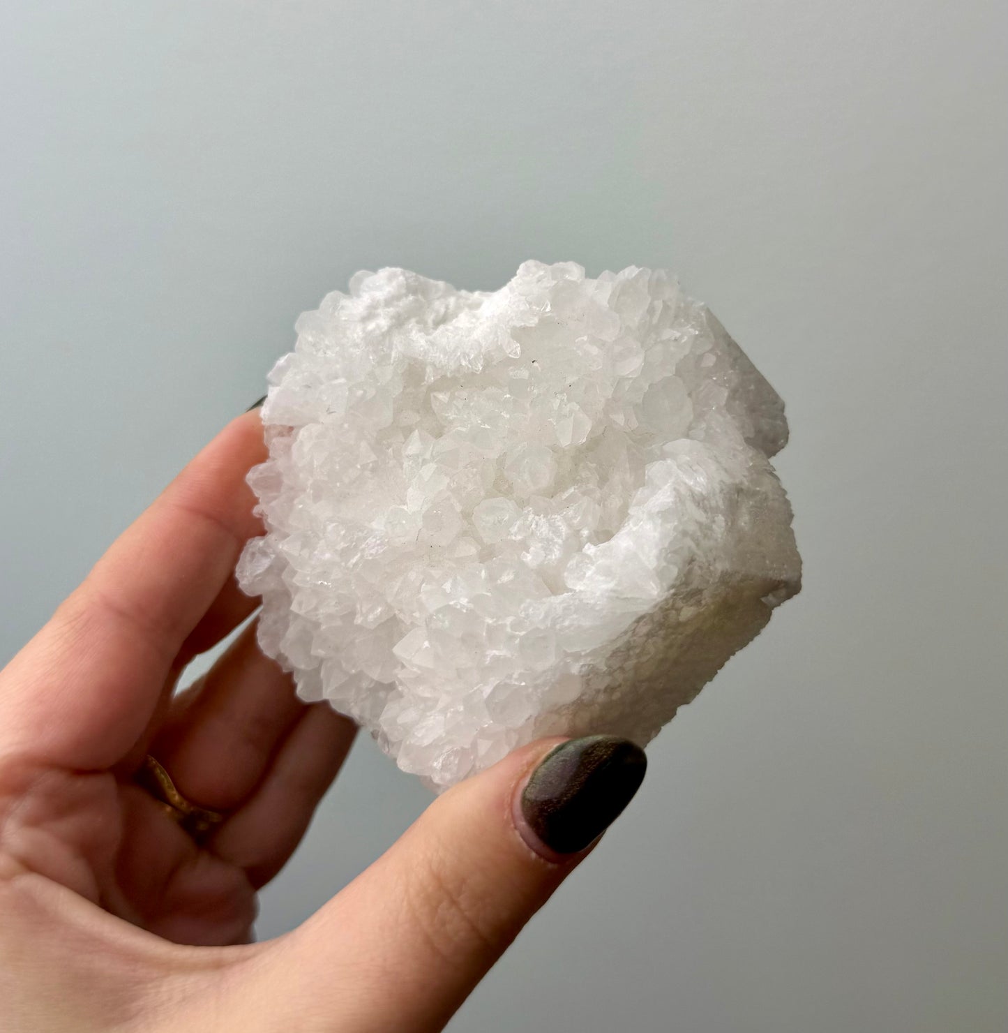 White quartz cluster