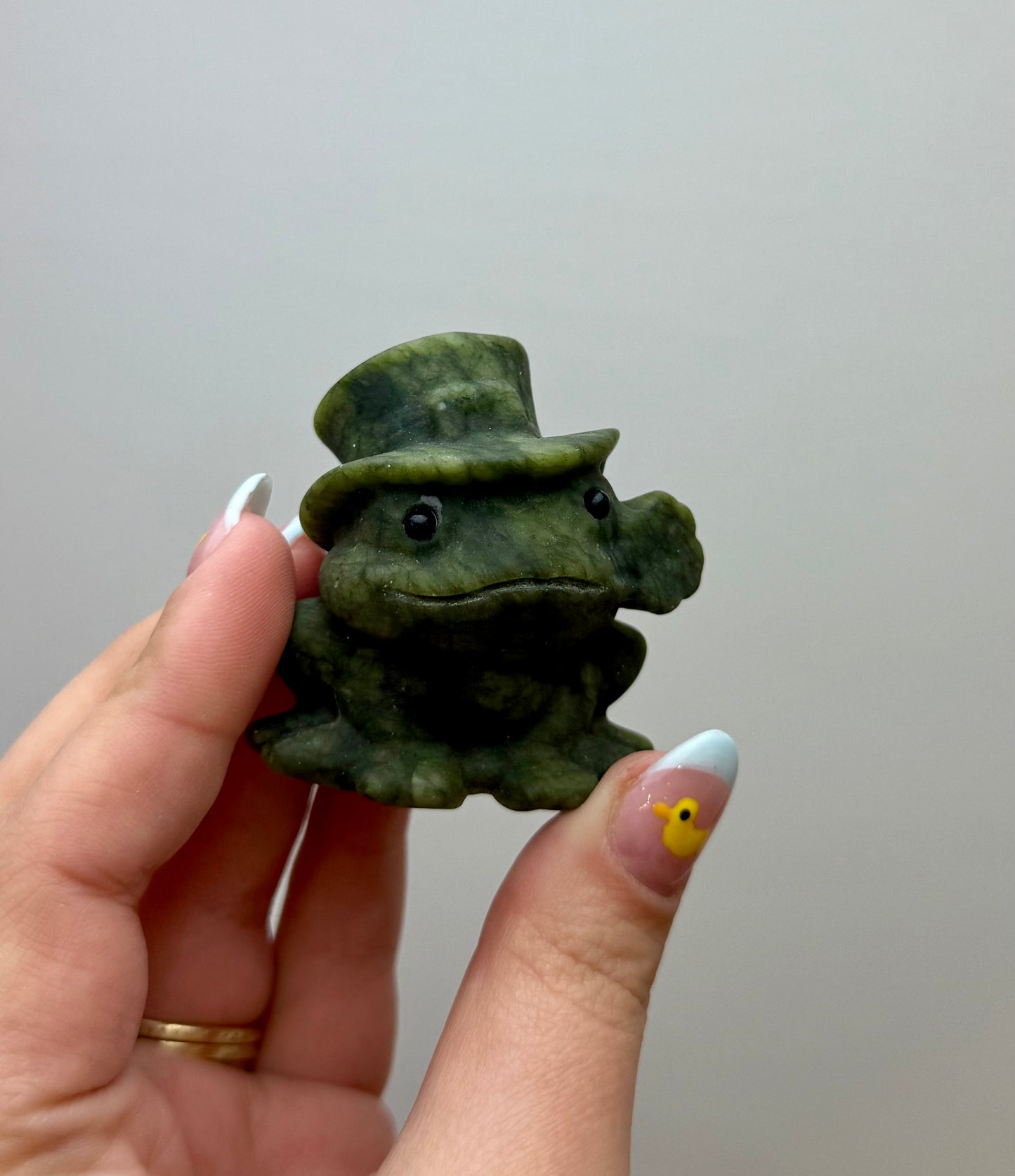 Jade frog carvings