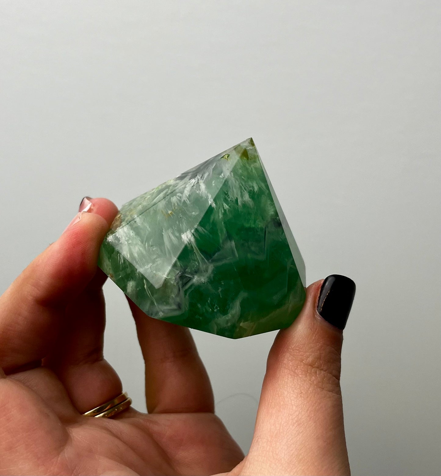 Feather fluorite diamond carving