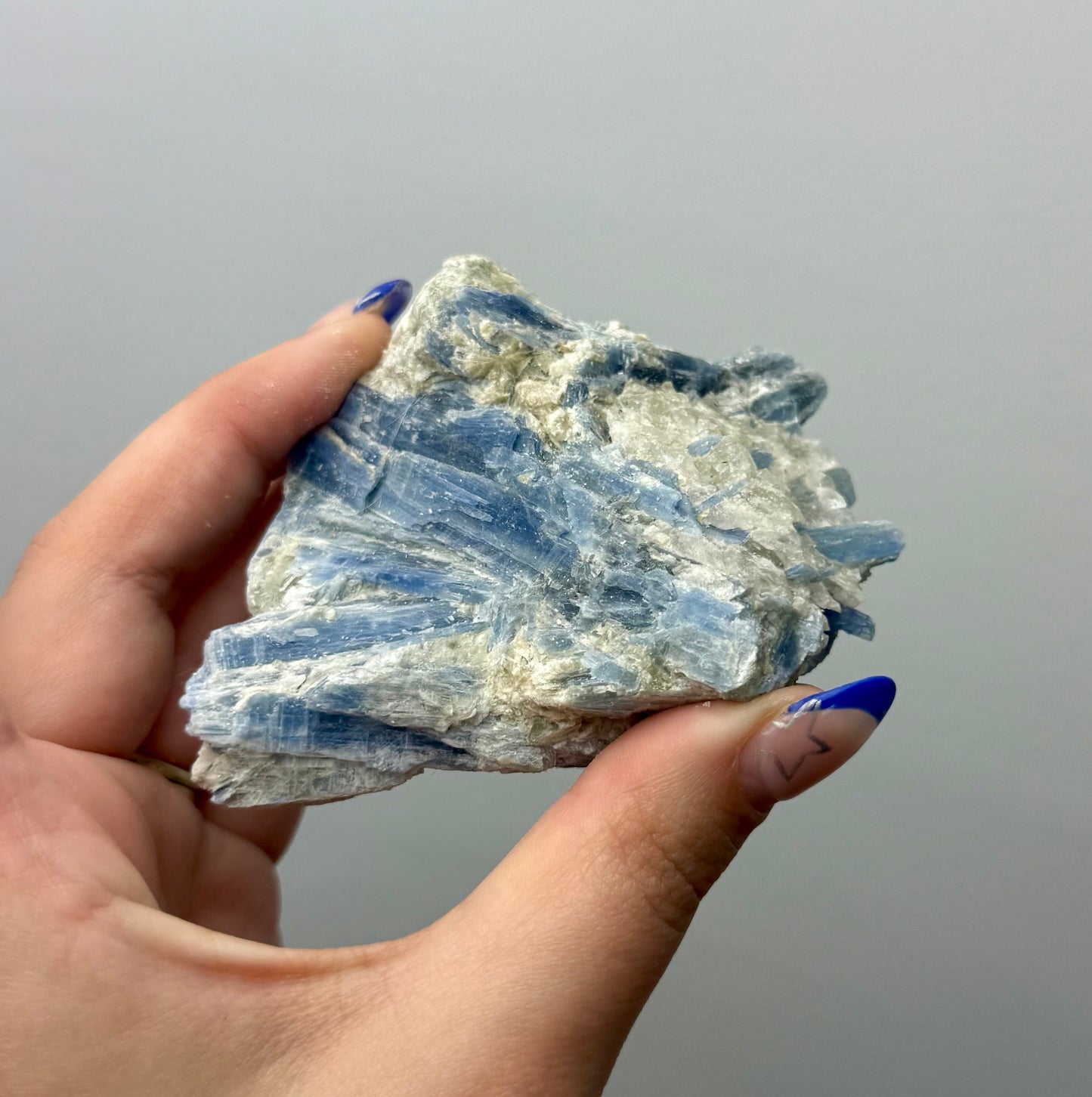 Blue kyanite specimen