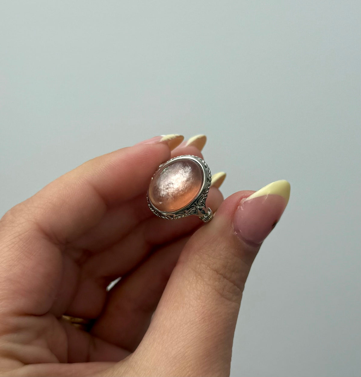 Dyed mica adjustable ring