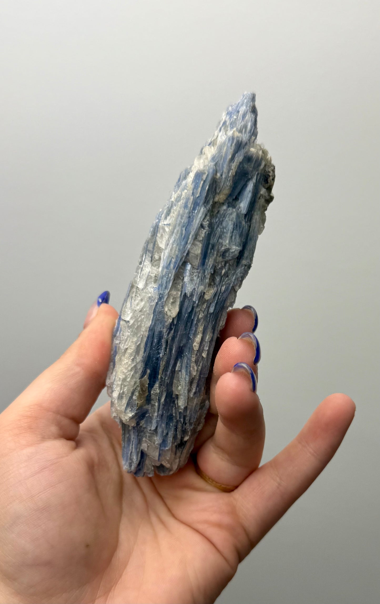 Blue kyanite specimen