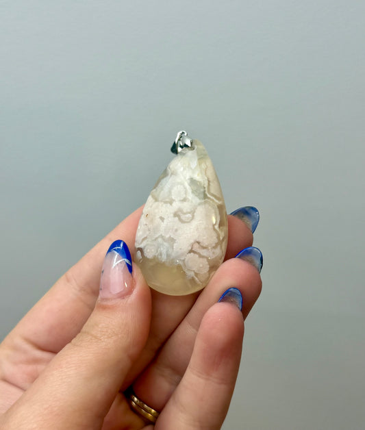 Flower agate pendant