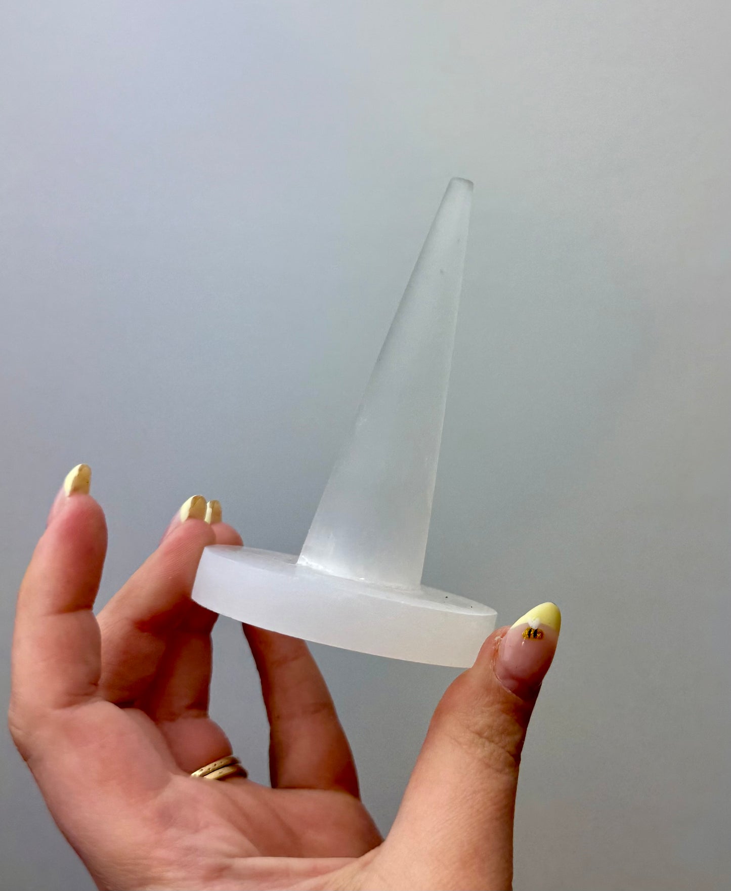 Satin spar ring holder