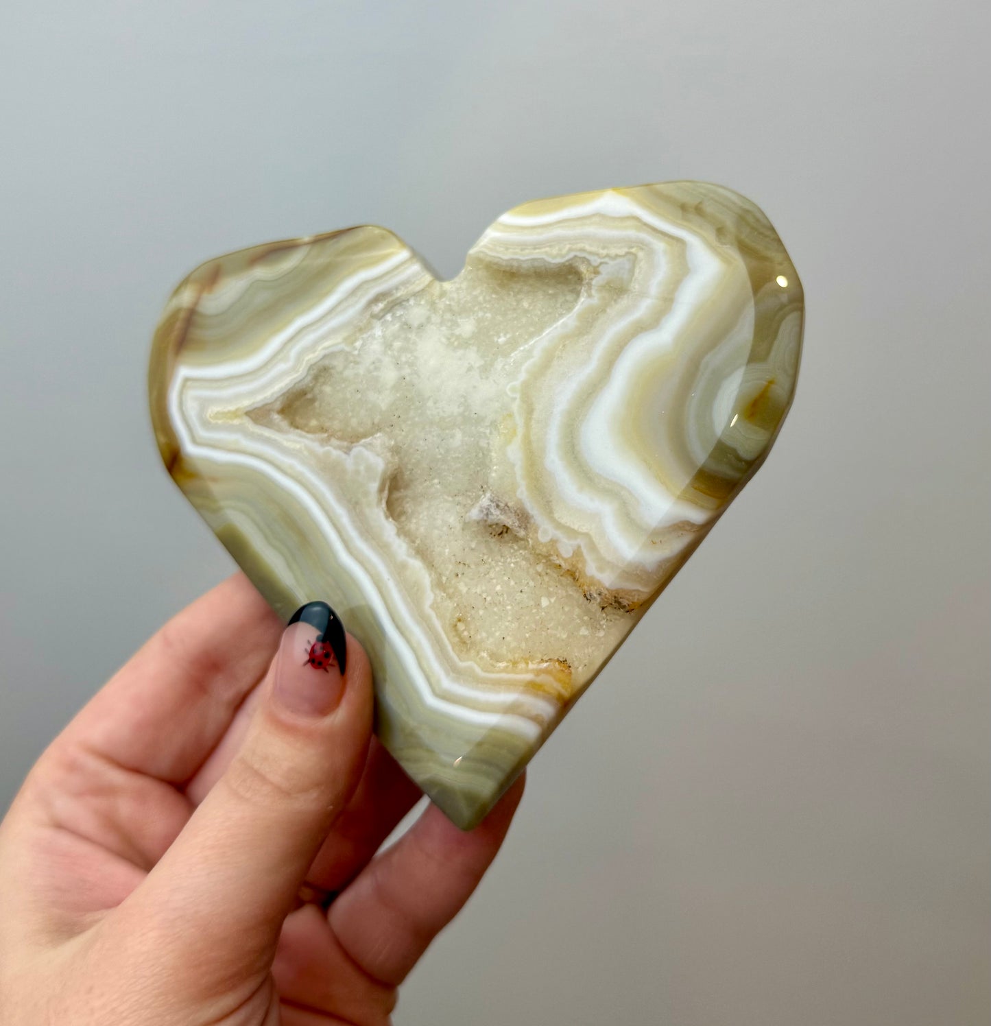 Druzy agate heart carving