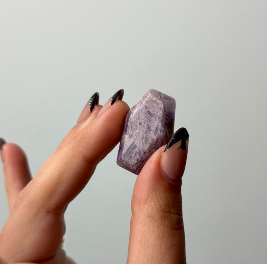 Amethyst mini coffin carving